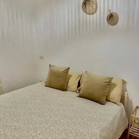 Piazzetta Degli Innamorati * Bari